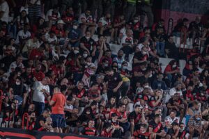 Torcida do Atlético Goianiense no Accioly