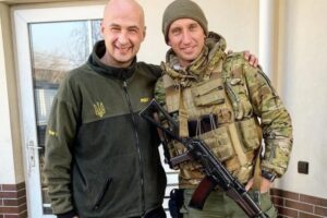 Andrei Medvedev (esquerda) e Sergiy Stakhovsky se juntaram a Ucrânia na guerra contra a Rússia