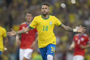 Neymar comemorando o primeiro gol diante do Chile