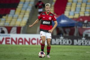 Gabriel Noga em jogo pelo Flamengo