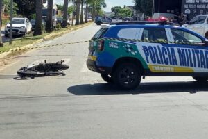 Motociclista morre após desrespeitar sinal vermelho e colidir contra camioneta em Goiânia