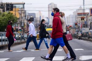 Governo de São Paulo flexibiliza máscaras em locais fechados