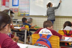 Professores fazem paralisação em 17 escolas, em Aparecida (Foto: SecomAparecida)