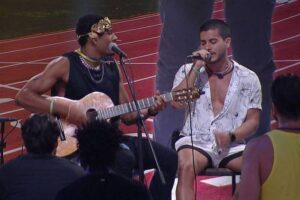 Brothers cantaram durante a festa desta madrugada de quinta (3). BBB 22: Arthur Aguiar e Paulo André fazem 'show acústico'; vídeo