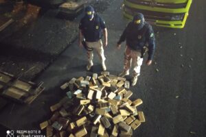 PRF prende motorista que transportava droga avaliada em R$ 23 milhões em São Simão (GO)