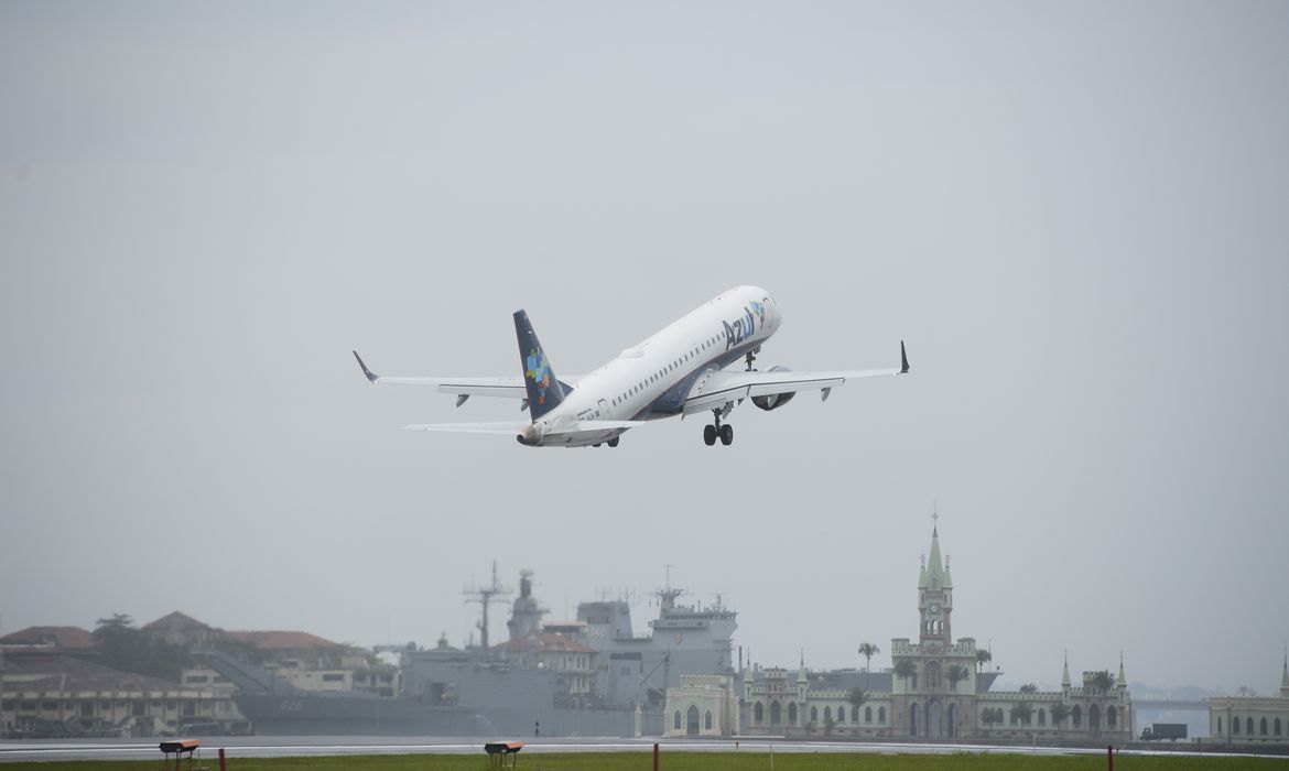 Passagens aéreas saindo de Goiás em julho podem variar em até 65%; veja destino mais caro