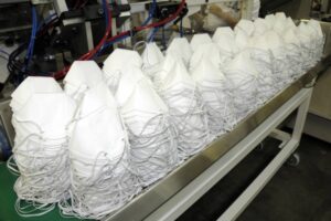 Máscaras já começam a sumir de linhas de produção das fábricas (Foto: Divulgação)