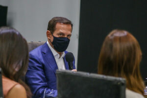 Máscara deixa de ser obrigatória em locais abertos de SP nesta quarta (Foto: Governo de São Paulo)