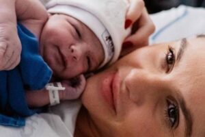 Bárbara Evans dá à luz Ayla: 'Bolsa estourou e princesa veio de surpresa'