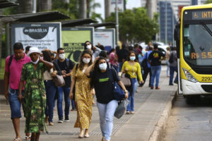 Conselhos de Saúde questionam fim da emergência da pandemia