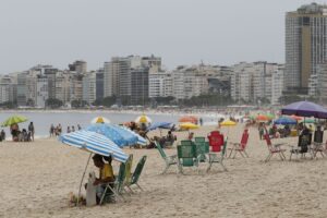 Eduardo Paes proíbe caixa de som em praias e parques do Rio de Janeiro