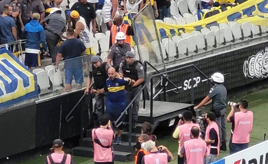 Torcedor do Boca Juniors é preso em jogo pela Libertadores