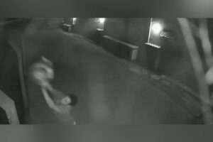 Homem tenta furtar botijão de gás e é espancado por moradores de condomínio em Goiânia
