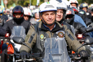 O presidente Jair Bolsonaro (PL) participa de motociata em Rio Verde, na região Sudoeste de Goiás, na manhã desta quarta-feira (20). (Foto: Alan Santos/PR)