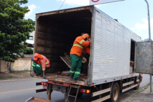 Prefeitura de Goiânia recolhe 23 toneladas de resíduos das calçadas e canteiros em 8 dias