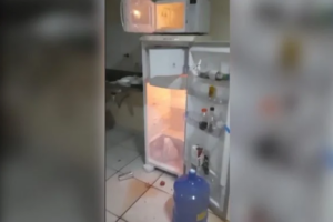 Homem entra em delegacia e “assalta” geladeira no Rio de Janeiro