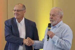 PSOL deve aprovar o apoio ao petista. PT adia lançamento da pré-candidatura de Luiz Inácio Lula da Silva em uma semana