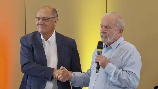 PSOL deve aprovar o apoio ao petista. PT adia lançamento da pré-candidatura de Luiz Inácio Lula da Silva em uma semana