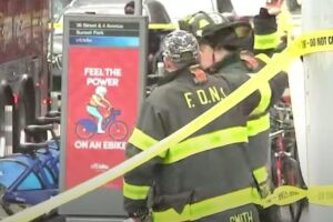 Ao menos 13 pessoas ficaram feridas em incidente, de acordo com os bombeiros. Várias pessoas são baleadas em estação de metrô de Nova York