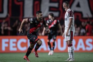 Wellington Rato comemorando gol contra o Flamengo
