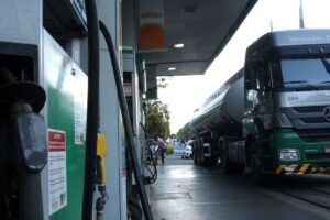 O valor do litro passou para R$ 6,600. Preço do diesel nos postos sobe pela segunda semana seguida, diz ANP