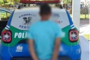 Motorista bêbado colide contra muro de residência e é preso por embriaguez ao volante em Jaraguá