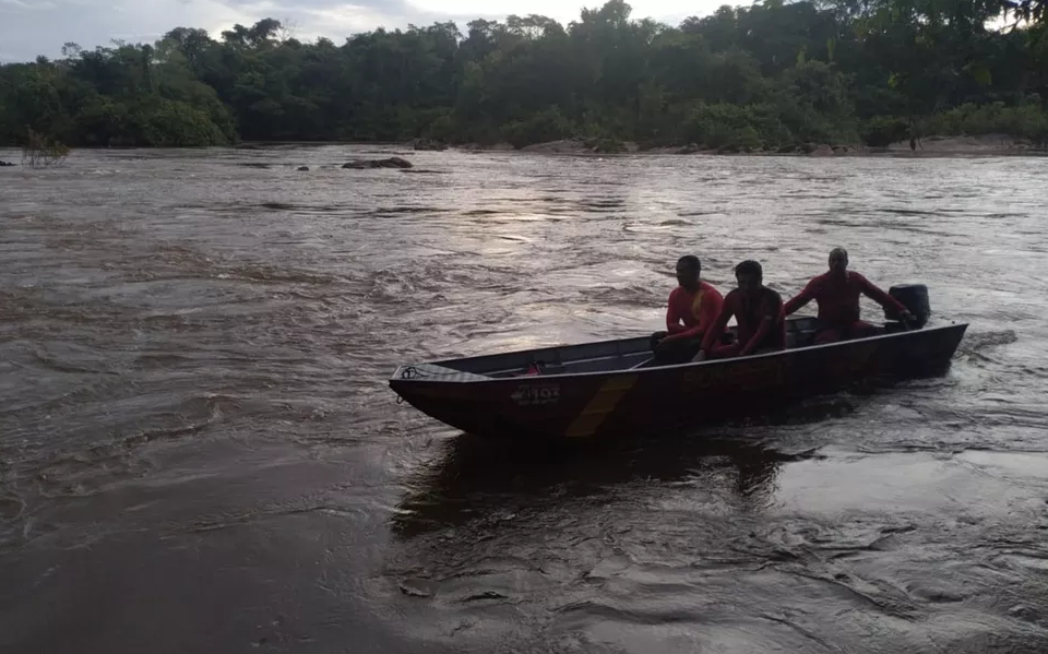 Homem desaparece após canoa virar no Rio das Almas, em Juscelândia (GO)