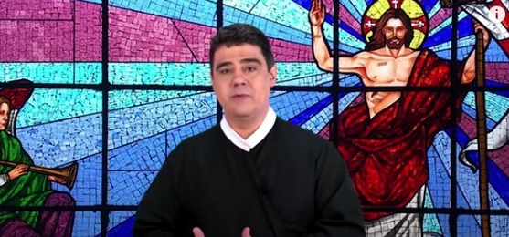 Três dias após o STF arquivar o processo contra o padre Robson, o religioso emitiu vídeo em que diz que foi vítima de agressão absurda. (Foto: reprodução)