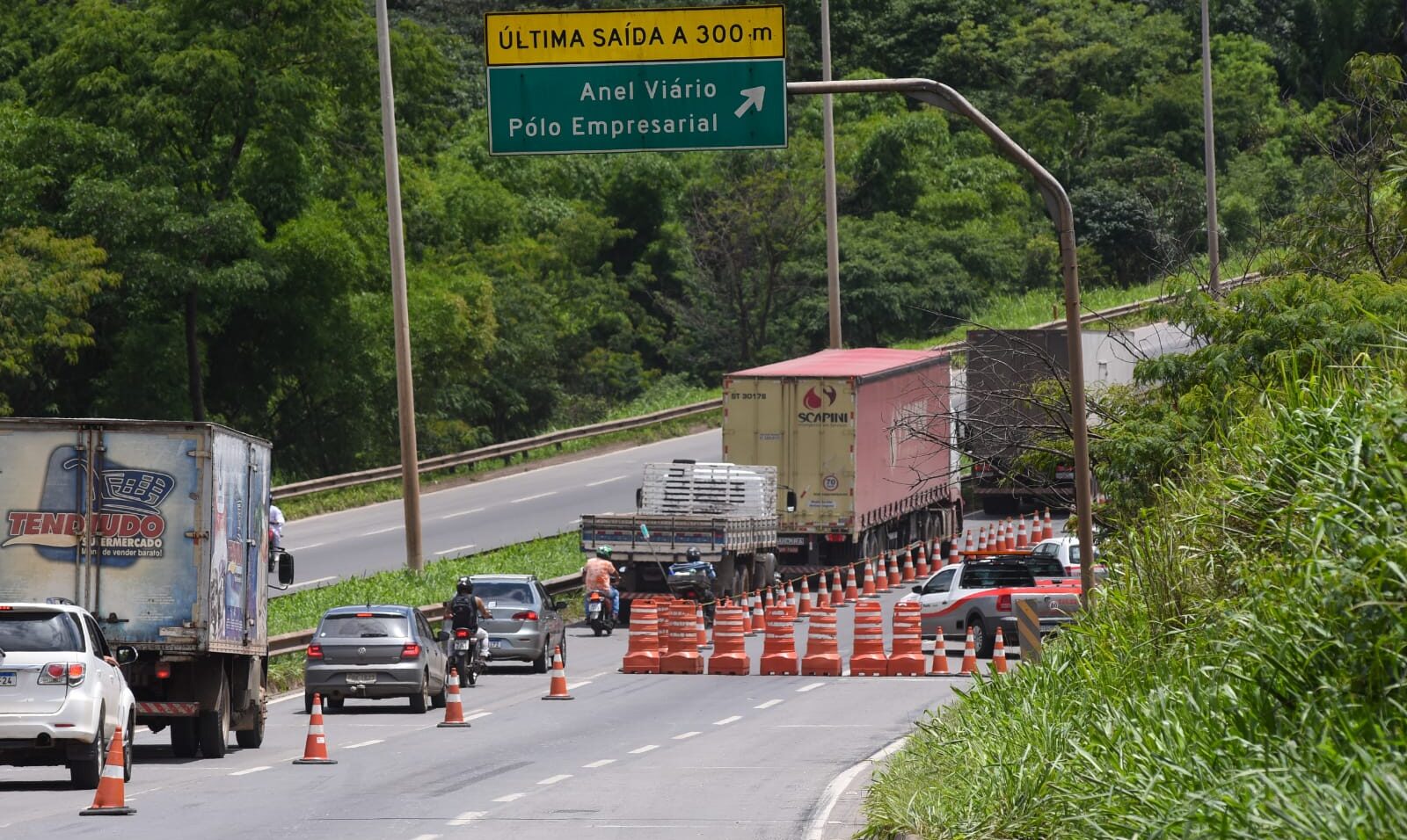 Interdição será entre 9 e 10 de abril. Tráfego é interditado na BR-153 para construção de ponte, em Aparecida de Goiânia