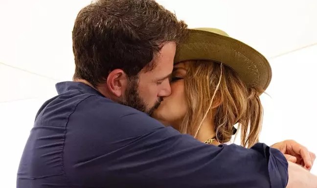 Ben Affleck e Jennifer Lopez estão noivos pela segunda vez