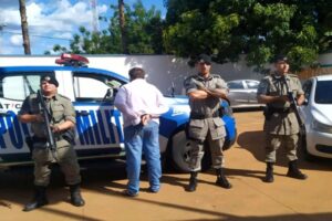 Pastor é preso por roubar R$2 mil e cartões de idoso de 94 anos em Itaberaí