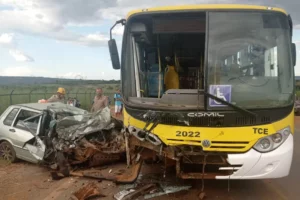 Colisão entre ônibus e carro de passeio deixa dois mortos e dois feridos em Águas Lindas de Goiás