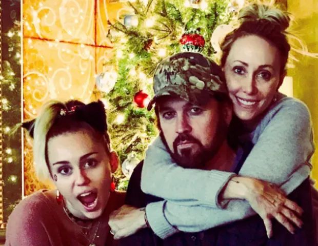 Pais de Miley Cyrus pedem divórcio por 'diferenças irreconciliáveis'