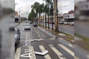 Colisão entre carro e moto deixa um ferido na Avenida Independência, em Goiânia