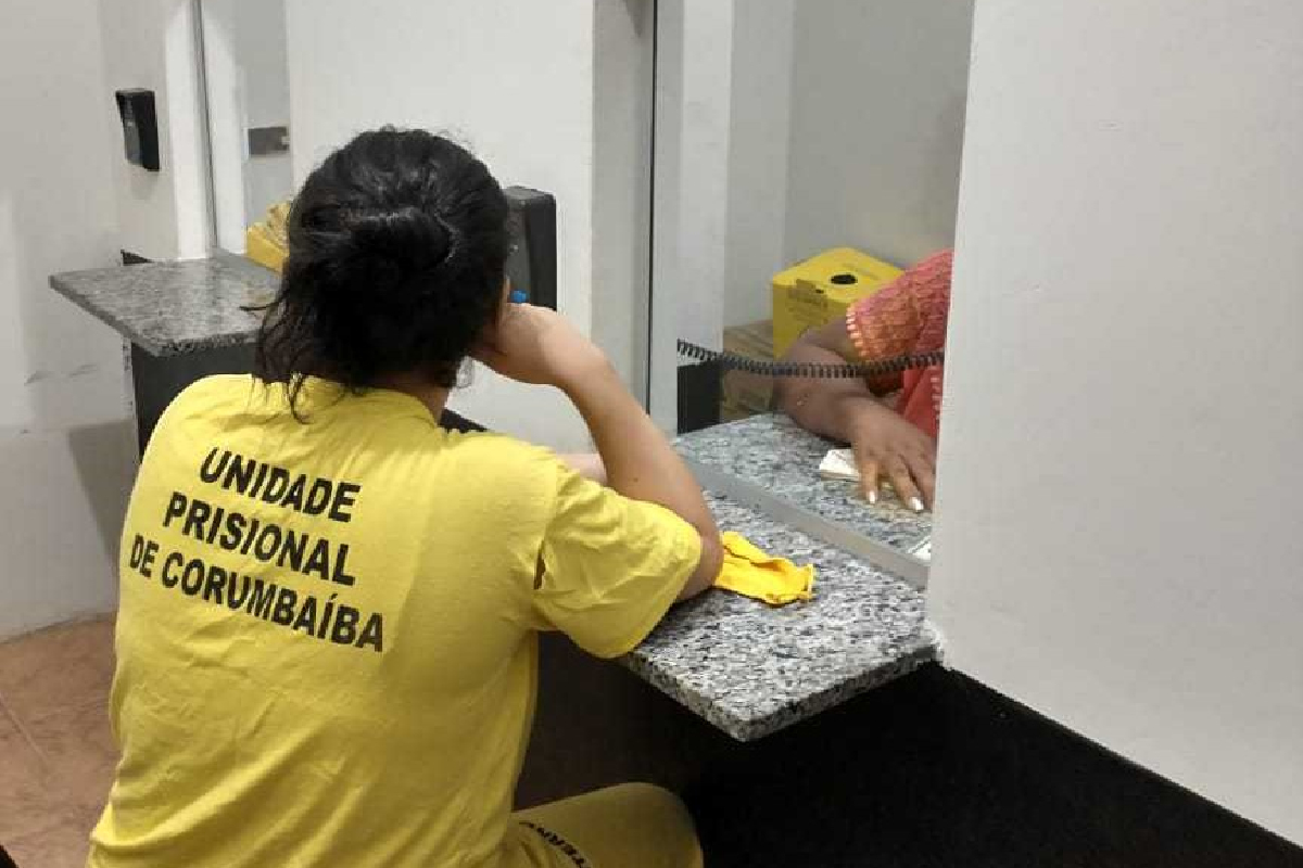 Parlatório na Unidade Prisional Regional de Corumbaíba: tempo de visita é de 30 minutos (Foto: Divulgação – Dgap)