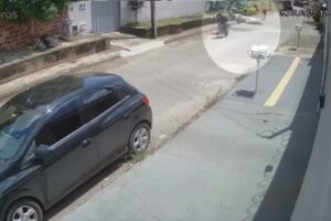 Câmeras de segurança flagraram o momento do roubo da bicicleta (Foto: Reprodução -TvAnhanguera)