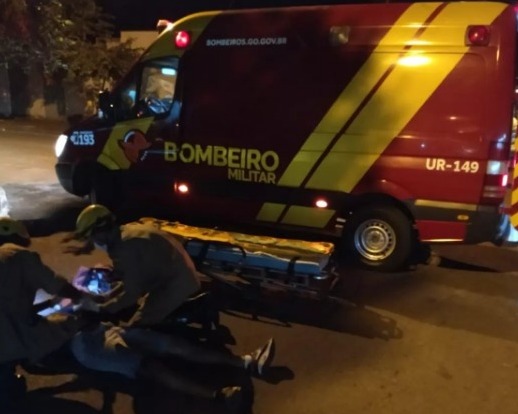 Adolescente fica ferido ao passar em quebra-molas e cair de bicicleta, em Goianésia (GO)