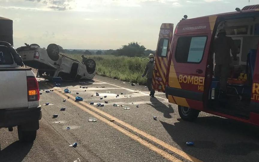 Capotamento deixa duas pessoas feridas na GO-244 entre São Miguel do Araguaia e Novo Planalto