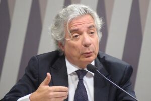 Adriano Pires avisa que desistiu da presidência da Petrobras, mas Bolsonaro tenta manter indicação