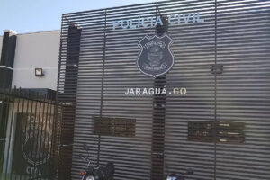 A Polícia Civil concluiu as investigações e indiciou um homem por injuriar e ameaçar uma advogada, em Jaraguá, no Centro de Goiás. Segundo as investigações, o suspeito era cliente da mulher e cometeu os crimes depois que teve seus bens penhorados na Justiça.