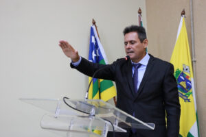 Câmara de Aparecida de Goiânia empossa vereador Cláudio Batista