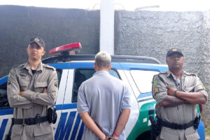 PM prende por estelionato suspeito de abastecer carro e ir embora sem pagar, em Goiânia