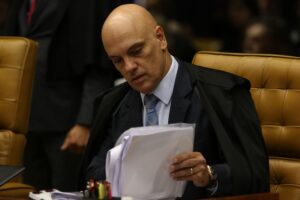 STF dá 15 dias para PF elaborar relatório que diz se Bolsonaro vazou dados sigilosos