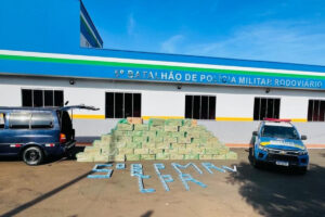 A Polícia Militar (PM) apreendeu 3 mil carteiras de cigarros contrabandeadas do Paraguai, na GO-164, localizada na cidade de Quirinópolis, Sudoeste de Goiás. A apreensão aconteceu durante uma fiscalização de rotina, na manhã desta sexta-feira (22).