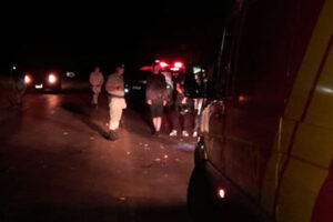 Ciclista é atropelado por caminhonete de madrugada na GO-080, em Goianésia (Foto: Bombeiros)