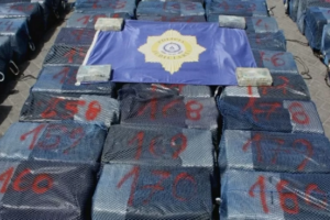 Brasileiros são presos em Cabo Verde em navio com 5,7 mil kg de cocaína
