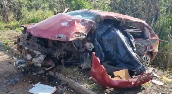 Uma pessoa morre e duas ficam em estado grave após acidente na BR-153, perto de Jaraguá (GO) (Foto: PRF)