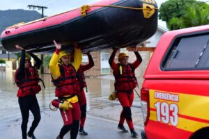 Santa Catarina tem 27 municípios em estado de emergência após fortes chuvas