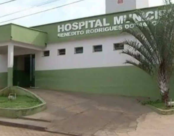 Duas enfermeiras foram agredidas com socos e chutes por um médico que estava em surto psicótico no Hospital Municipal de Pires do Rio. (Foto: reprodução/TV Anhanguera)
