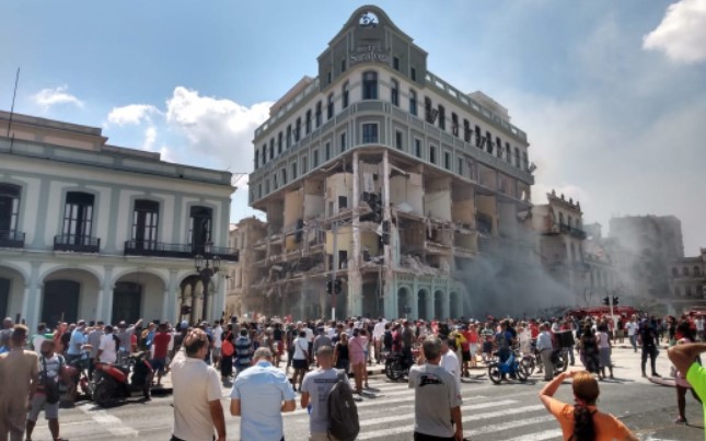 Explosão destrói hotel em Havana, capital de Cuba, e deixa ao menos quatro mortos (Foto: Twitter)